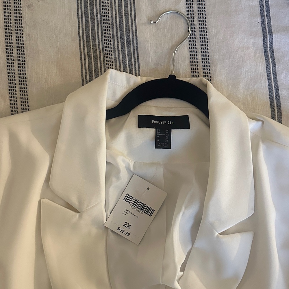 Forever 21 White Women's Blazer - Classic Tailored Fit